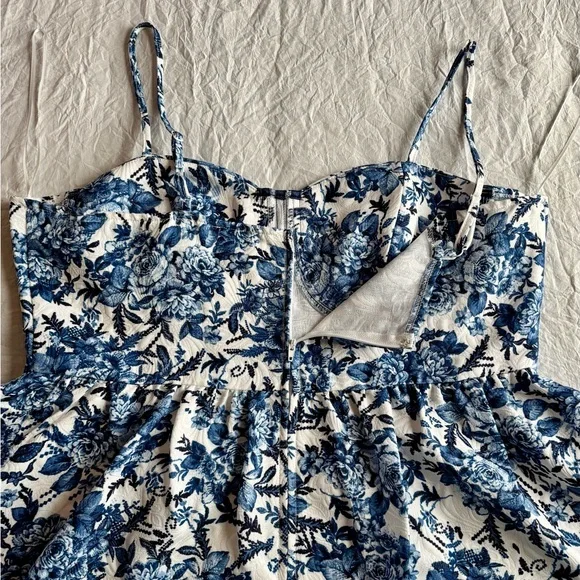 Francesca's Collections Blue and White Floral Mini Dress - Picture 4 of 10